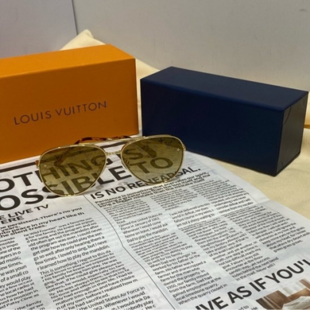 Louis Vuitton Exclusive Monogram Pilot Sunglasses
